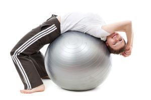 Esercizi di ginnastica posturale per schiena e un corpo tonico