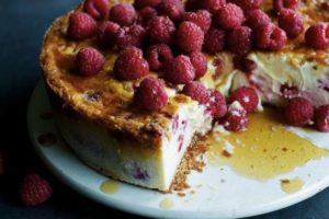 La cheesecake proteica ai frutti rossi: solo 220 calorie