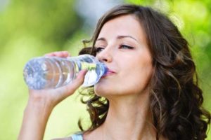 Bere troppa acqua fa male?