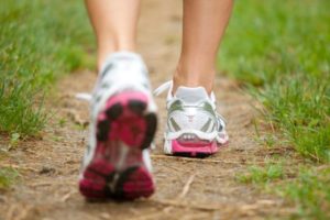 Camminare fa dimagrire e non solo: 10 motivi per farlo