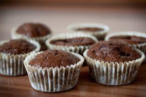 Muffin light alla banana e cioccolato: solo 100 calorie