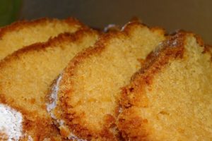 Plum cake senza glutine e senza zucchero per colazione