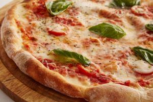 Mangiare la pizza a dieta si può? Ecco come