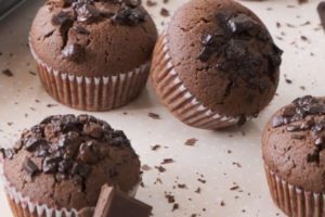 Muffin al cioccolato vegani senza farina né lievito