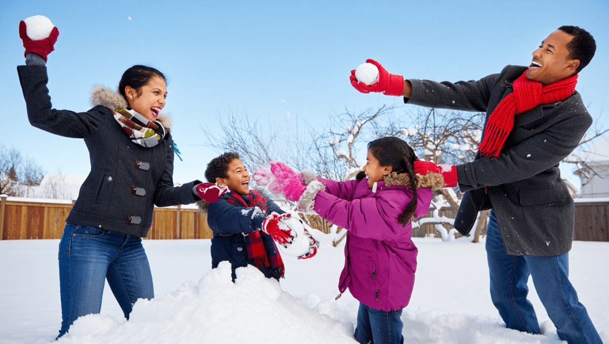 Natale in movimento: 10 idee per restare attivi con la famiglia senza chiamarlo allenamento
