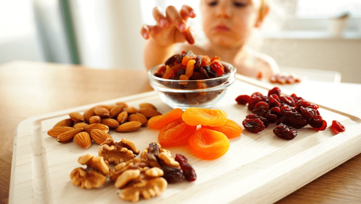 La frutta secca si può dare ai bambini? La risposta ai timori dei genitori sul suo valore calorico