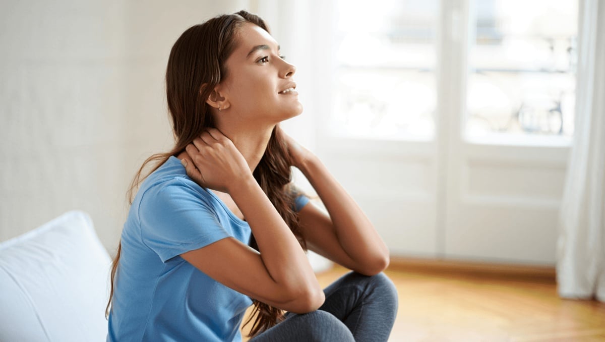 Problemi di cervicale? Sciogli le tensioni con il fast stretching per collo e spalle