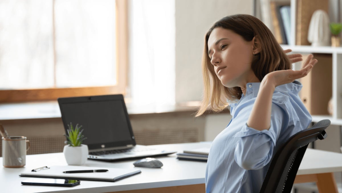 Collo rigido? Rilassalo in 5 minuti con 3 esercizi semplici per un rapido sollievo