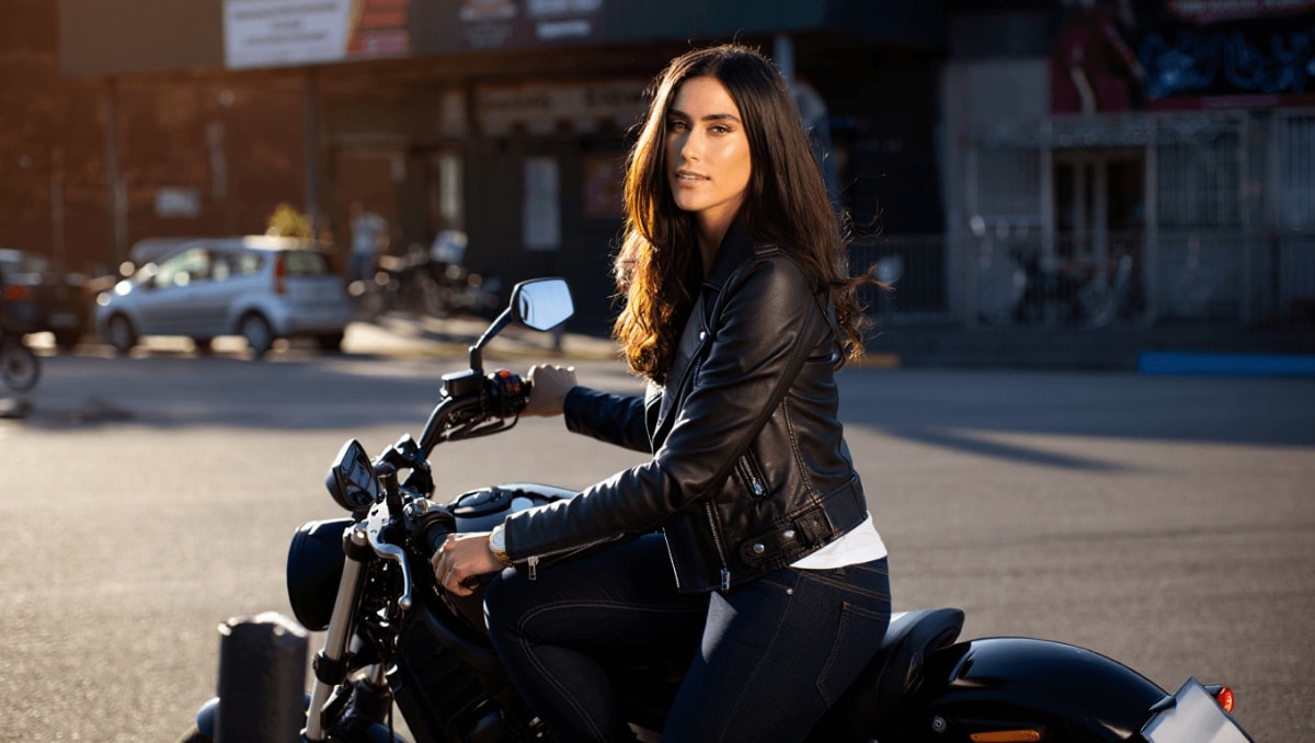 Vai in moto? Scopri gli esercizi di Giulia Costa per evitare dolori e fatica