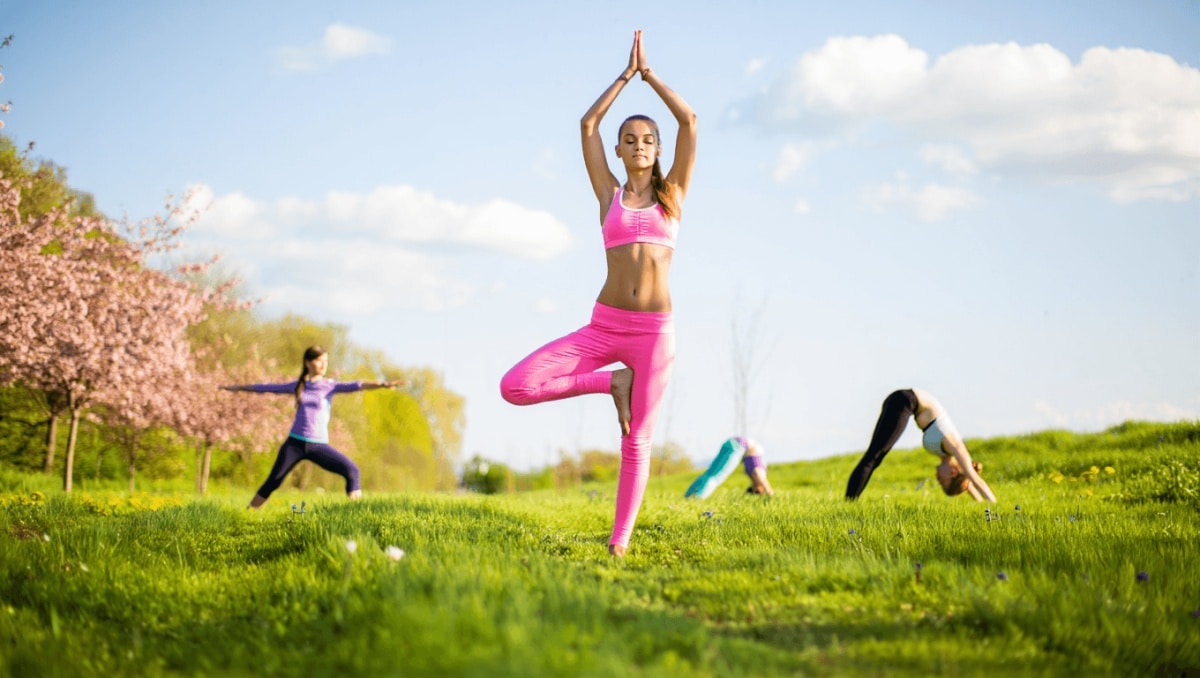 Risveglia il corpo con lo yoga di primavera: 5 asana per riattivarsi e ritrovare energia