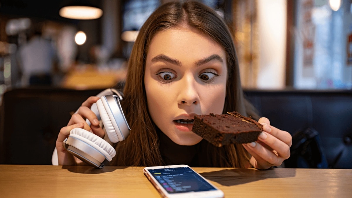 Ascoltare musica che ci piace aiuta a ridurre il desiderio di dolci