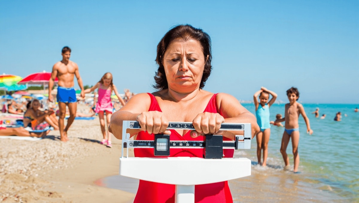 Peso: l’estate in spiaggia cambia la bilancia, cosa fare ora