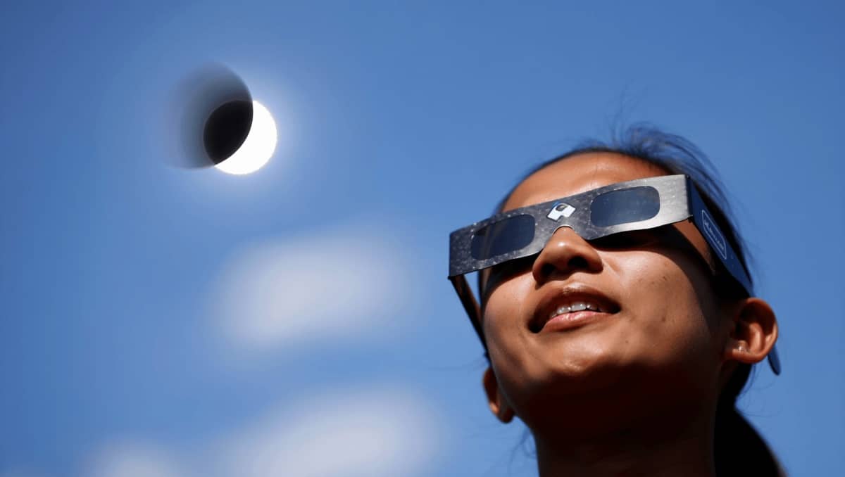 Occhiali per eclissi solare, ecco dove trovare i modelli certificati
Salute e Benessere
Osservare il fenomeno astrologico a occhio nudo è rischioso per l’occhio umano. Sono infatti...
12 ago - 10:49