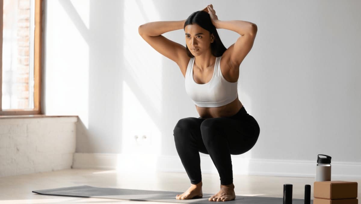 Yoga: 3 posizioni (davvero toste) per rinforzare il pavimento pelvico
