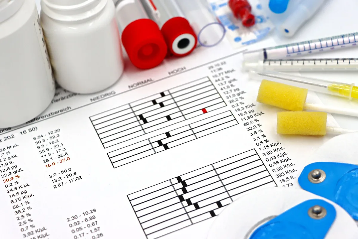 Analisi di laboratorio e campioni di sangue per test vitaminici