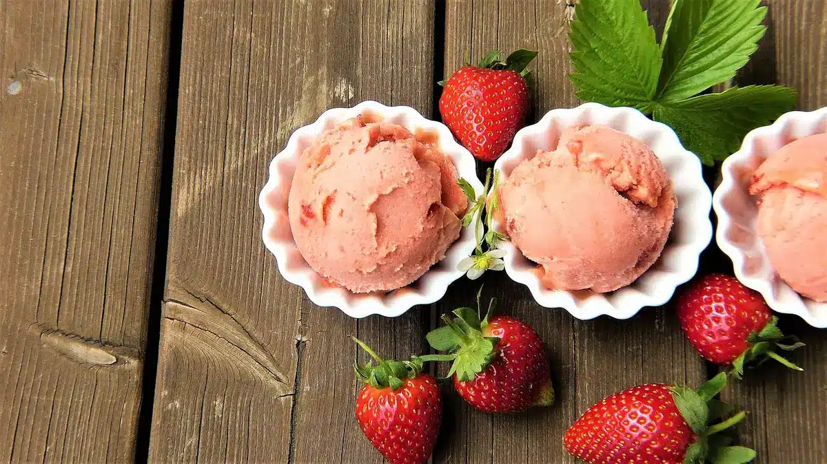 Bevande zuccherate, gelati e cibi fritti tipici delle vacanze che aumentano l'apporto calorico
